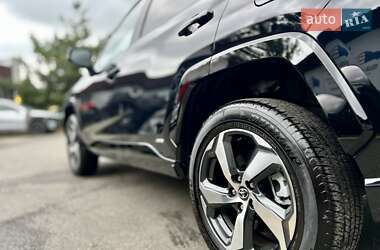 Внедорожник / Кроссовер Toyota RAV4 2023 в 