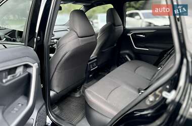 Внедорожник / Кроссовер Toyota RAV4 2023 в 