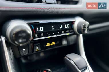 Внедорожник / Кроссовер Toyota RAV4 2023 в 
