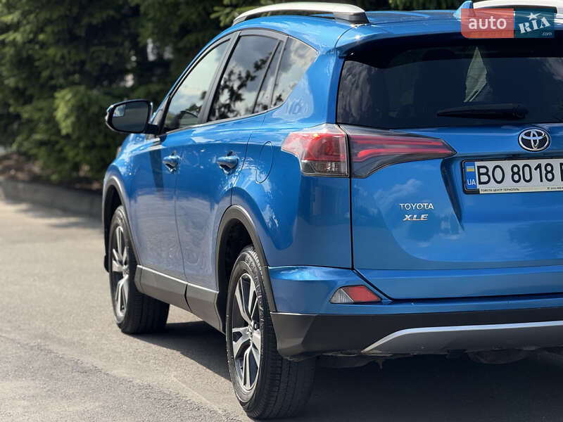 Внедорожник / Кроссовер Toyota RAV4 2016 в Тернополе