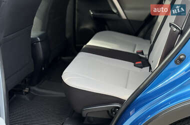 Позашляховик / Кросовер Toyota RAV4 2016 в Тернополі