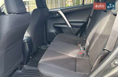 Позашляховик / Кросовер Toyota RAV4 2016 в 