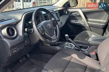 Позашляховик / Кросовер Toyota RAV4 2016 в 