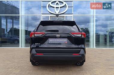 Внедорожник / Кроссовер Toyota RAV4 2021 в 