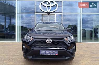 Внедорожник / Кроссовер Toyota RAV4 2021 в 