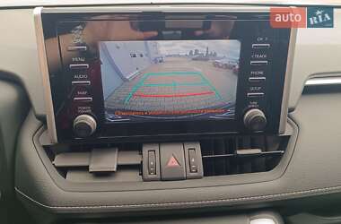 Внедорожник / Кроссовер Toyota RAV4 2021 в 