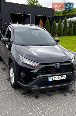 Внедорожник / Кроссовер Toyota RAV4 2021 в 