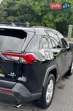 Внедорожник / Кроссовер Toyota RAV4 2021 в 