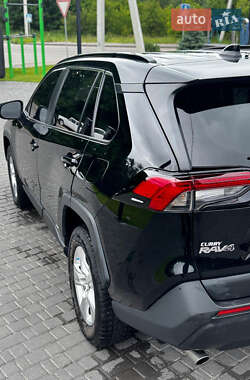 Внедорожник / Кроссовер Toyota RAV4 2021 в 