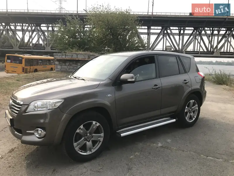 Toyota RAV4 2011