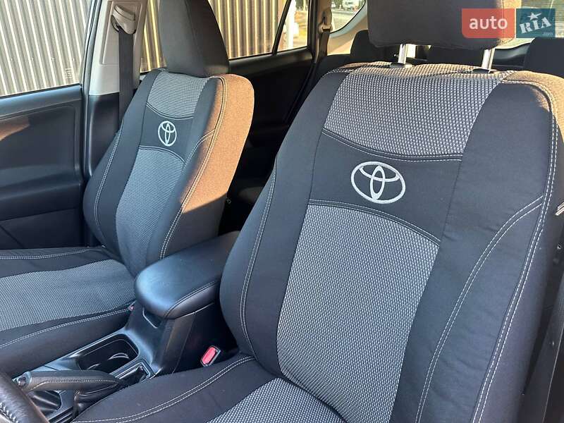 Позашляховик / Кросовер Toyota RAV4 2016 в Львові