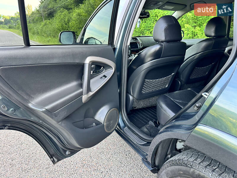 Позашляховик / Кросовер Toyota RAV4 2006 в Турці