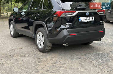 Внедорожник / Кроссовер Toyota RAV4 2020 в 