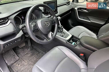 Внедорожник / Кроссовер Toyota RAV4 2020 в 