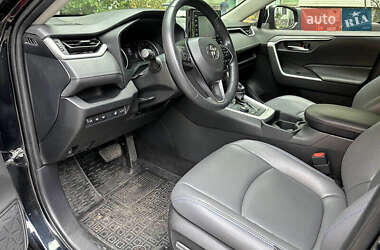 Внедорожник / Кроссовер Toyota RAV4 2020 в 