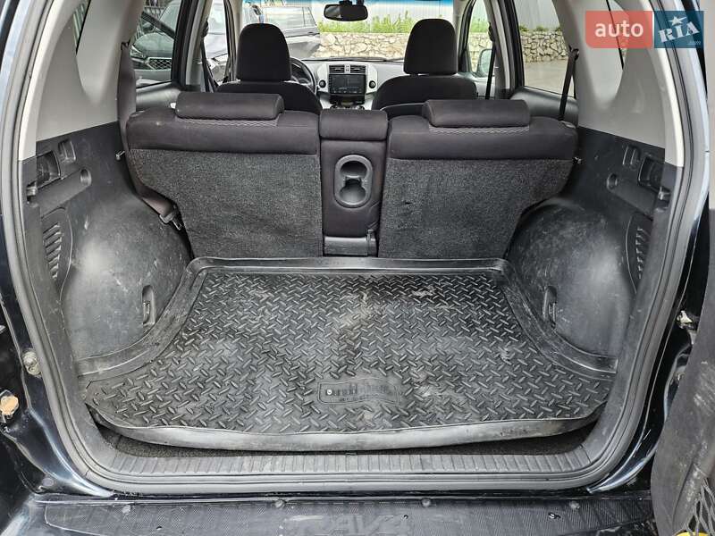 Позашляховик / Кросовер Toyota RAV4 2011 в Шостці