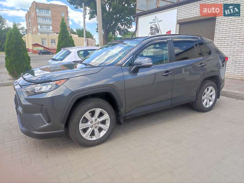 Внедорожник / Кроссовер Toyota RAV4 2021 в Умани