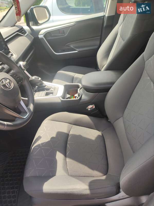 Внедорожник / Кроссовер Toyota RAV4 2021 в Умани