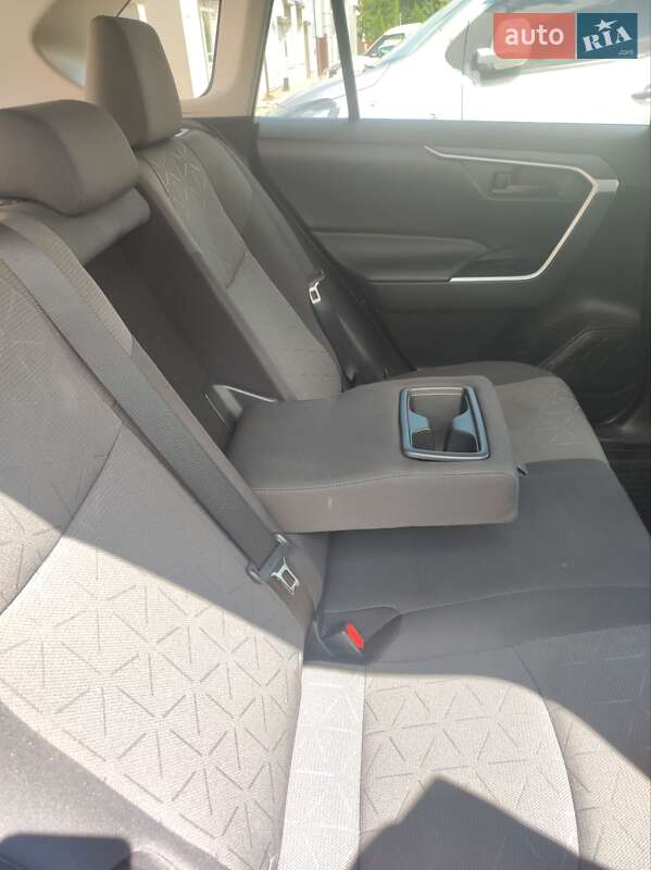 Внедорожник / Кроссовер Toyota RAV4 2021 в Умани