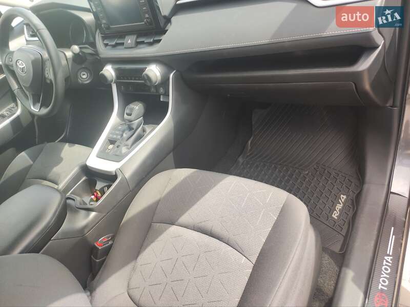 Внедорожник / Кроссовер Toyota RAV4 2021 в Умани