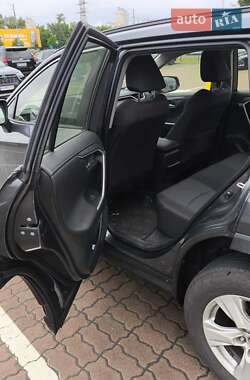 Внедорожник / Кроссовер Toyota RAV4 2021 в 