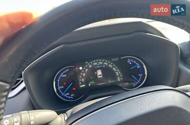Позашляховик / Кросовер Toyota RAV4 2020 в 