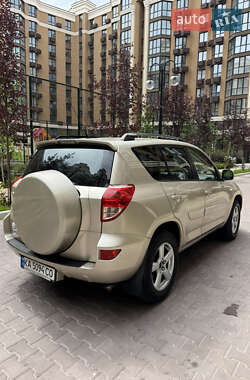 Внедорожник / Кроссовер Toyota RAV4 2007 в 
