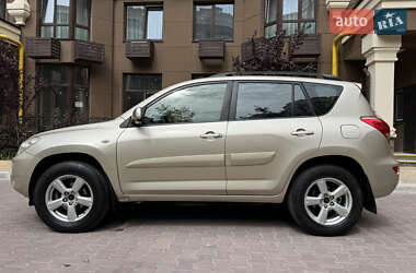 Внедорожник / Кроссовер Toyota RAV4 2007 в 
