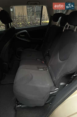 Внедорожник / Кроссовер Toyota RAV4 2007 в 