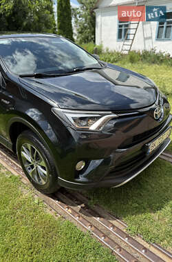 Позашляховик / Кросовер Toyota RAV4 2017 в Рівному