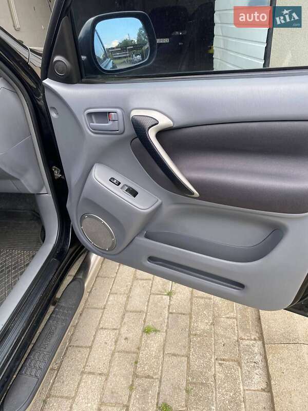 Внедорожник / Кроссовер Toyota RAV4 2003 в Верховине фото 7 Внедорожник / Кроссовер Toyota RAV4 2003 в Верховине