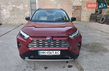 Позашляховик / Кросовер Toyota RAV4 2021 в 