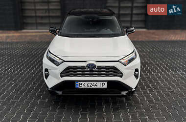 Внедорожник / Кроссовер Toyota RAV4 2022 в Ровно