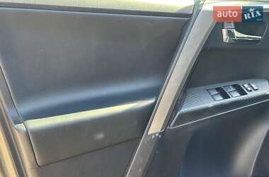 Позашляховик / Кросовер Toyota RAV4 2014 в 