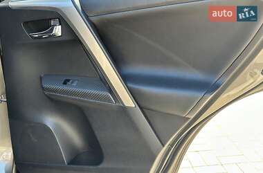 Позашляховик / Кросовер Toyota RAV4 2014 в 