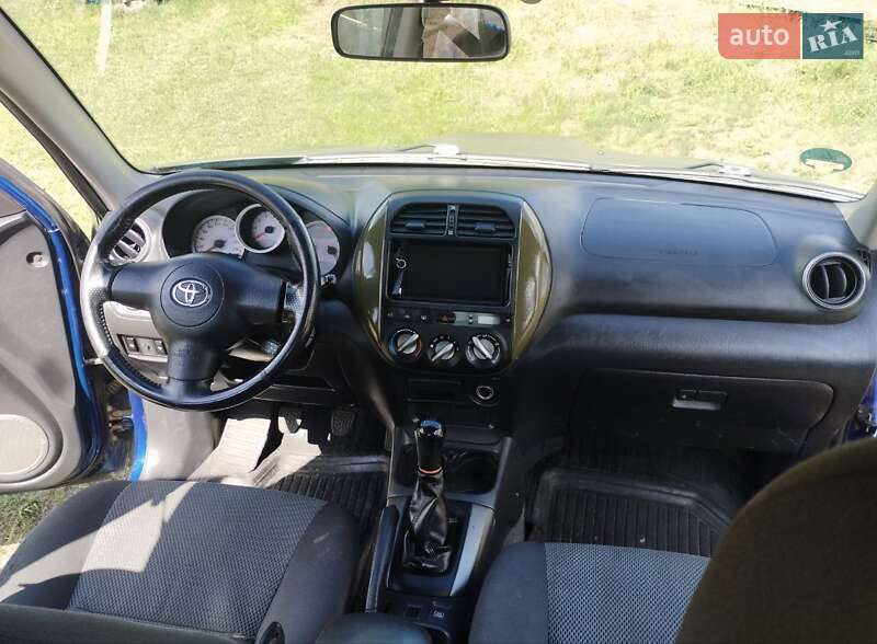 Позашляховик / Кросовер Toyota RAV4 2003 в Ізюмі