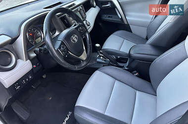 Позашляховик / Кросовер Toyota RAV4 2013 в Чернівцях
