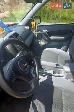 Внедорожник / Кроссовер Toyota RAV4 2002 в 