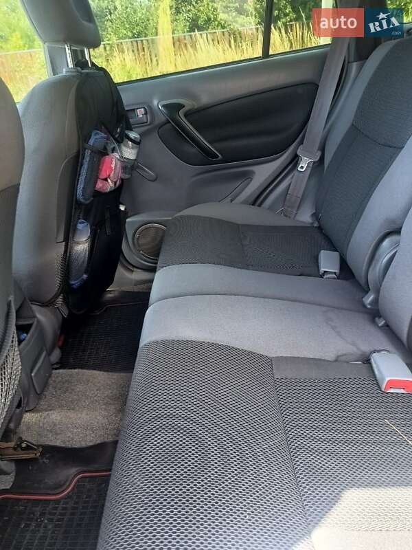 Позашляховик / Кросовер Toyota RAV4 2002 в Києві