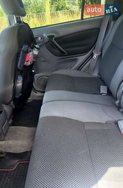 Внедорожник / Кроссовер Toyota RAV4 2002 в 