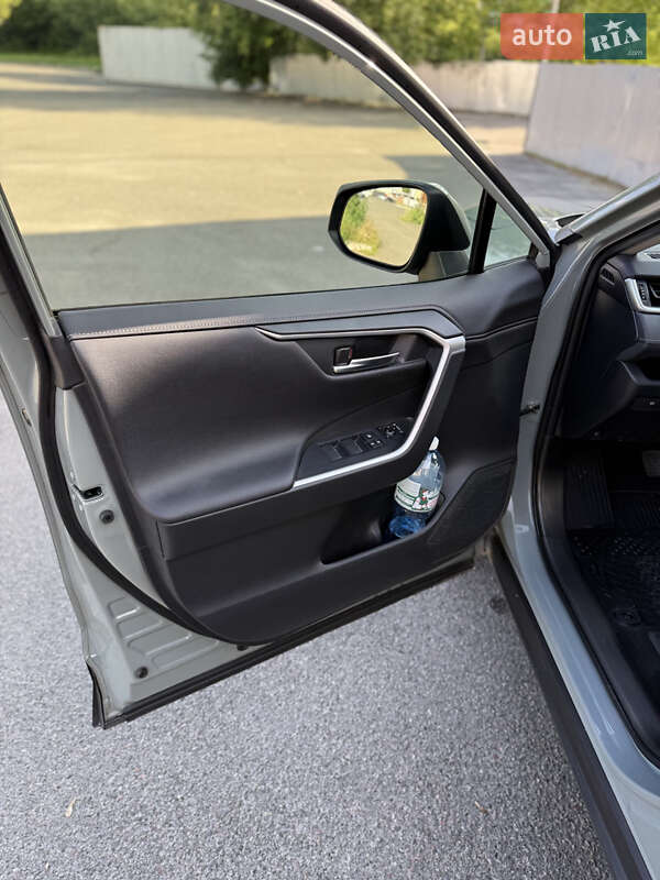 Внедорожник / Кроссовер Toyota RAV4 2021 в Борисполе