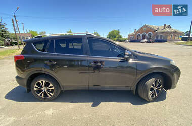 Позашляховик / Кросовер Toyota RAV4 2015 в  фото 5 Позашляховик / Кросовер Toyota RAV4 2015 в