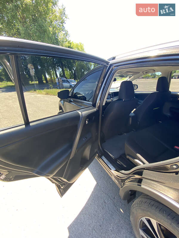 Позашляховик / Кросовер Toyota RAV4 2015 в Любомлі