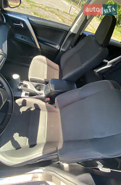 Позашляховик / Кросовер Toyota RAV4 2015 в  фото 15 Позашляховик / Кросовер Toyota RAV4 2015 в