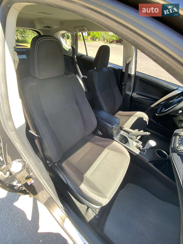 Позашляховик / Кросовер Toyota RAV4 2015 в Любомлі