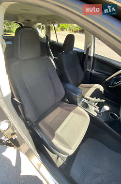 Позашляховик / Кросовер Toyota RAV4 2015 в  фото 18 Позашляховик / Кросовер Toyota RAV4 2015 в