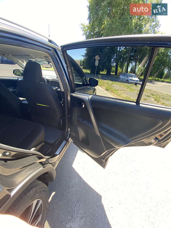 Позашляховик / Кросовер Toyota RAV4 2015 в Любомлі