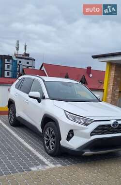 Внедорожник / Кроссовер Toyota RAV4 2023 в 
