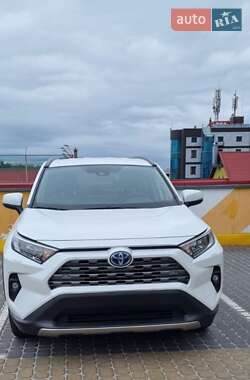 Внедорожник / Кроссовер Toyota RAV4 2023 в 