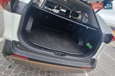 Внедорожник / Кроссовер Toyota RAV4 2023 в 
